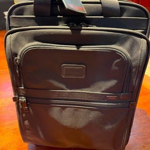 Tumi Roller Bag.  Great for short trips.